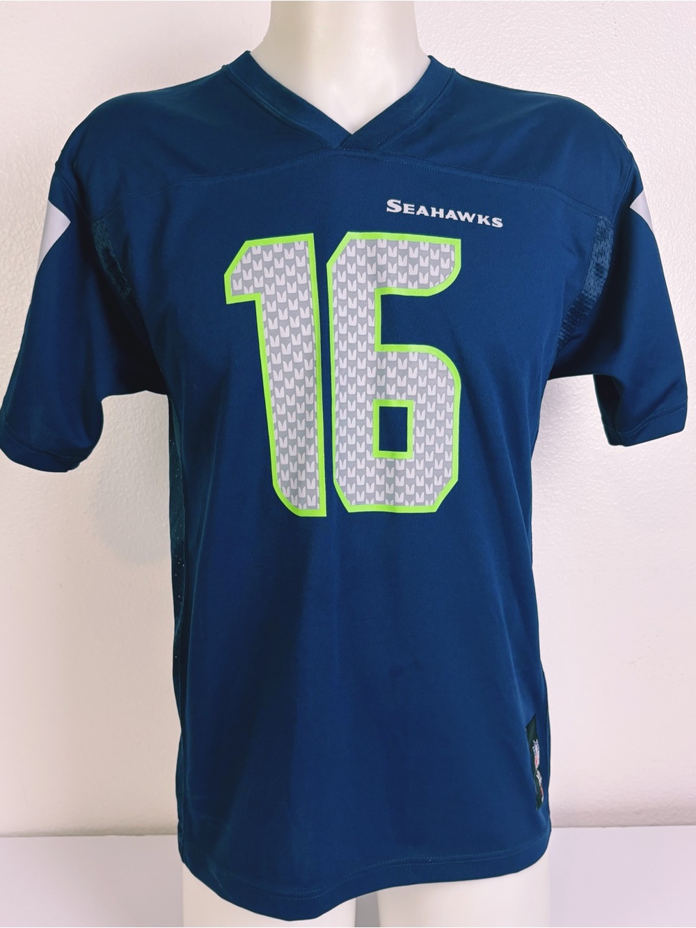 Seattle Seahawks Tyler Lockett #16 Jersey
Youth XL 18/20 NFL Team Apparel